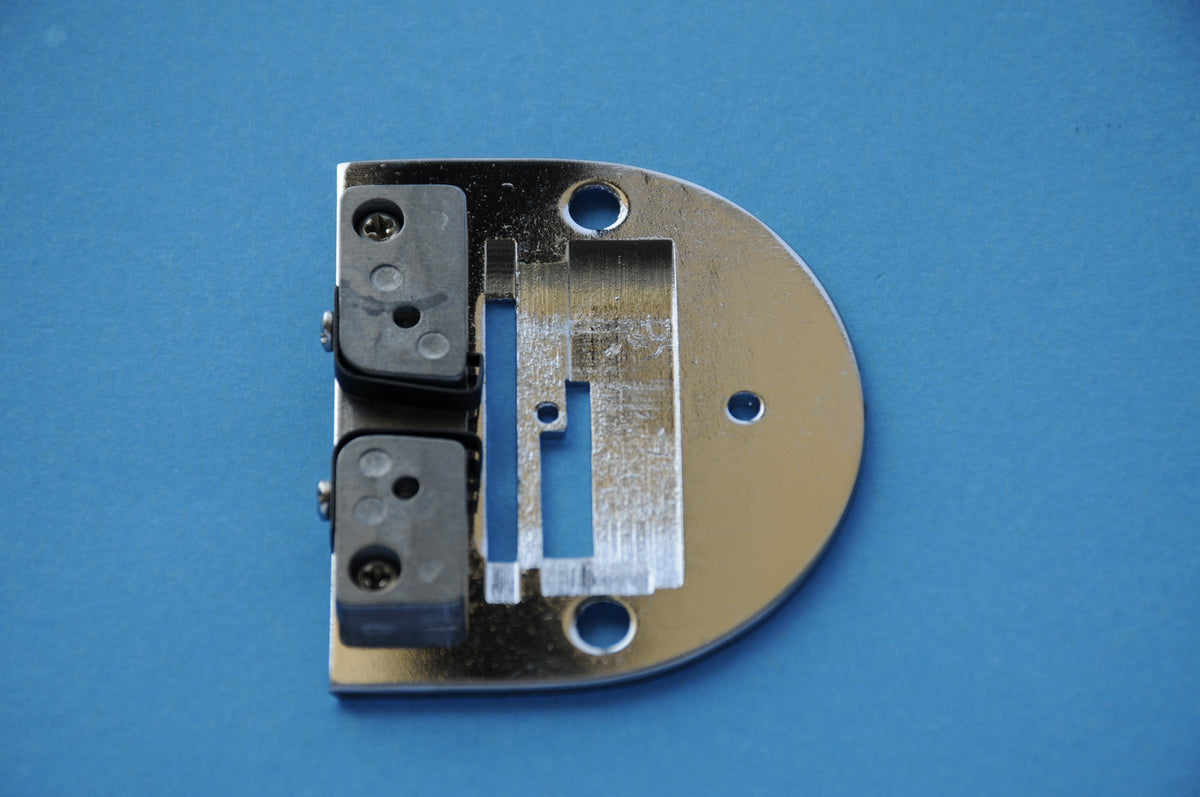 New Reproduction Throat / Needle Plate, Graduated Singer Featherweig